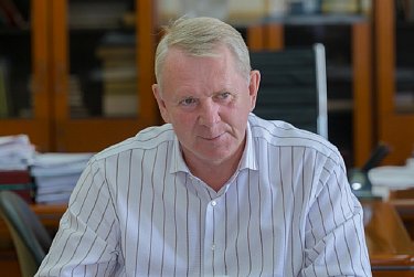 Работа над законопроектами и в избирательных округах